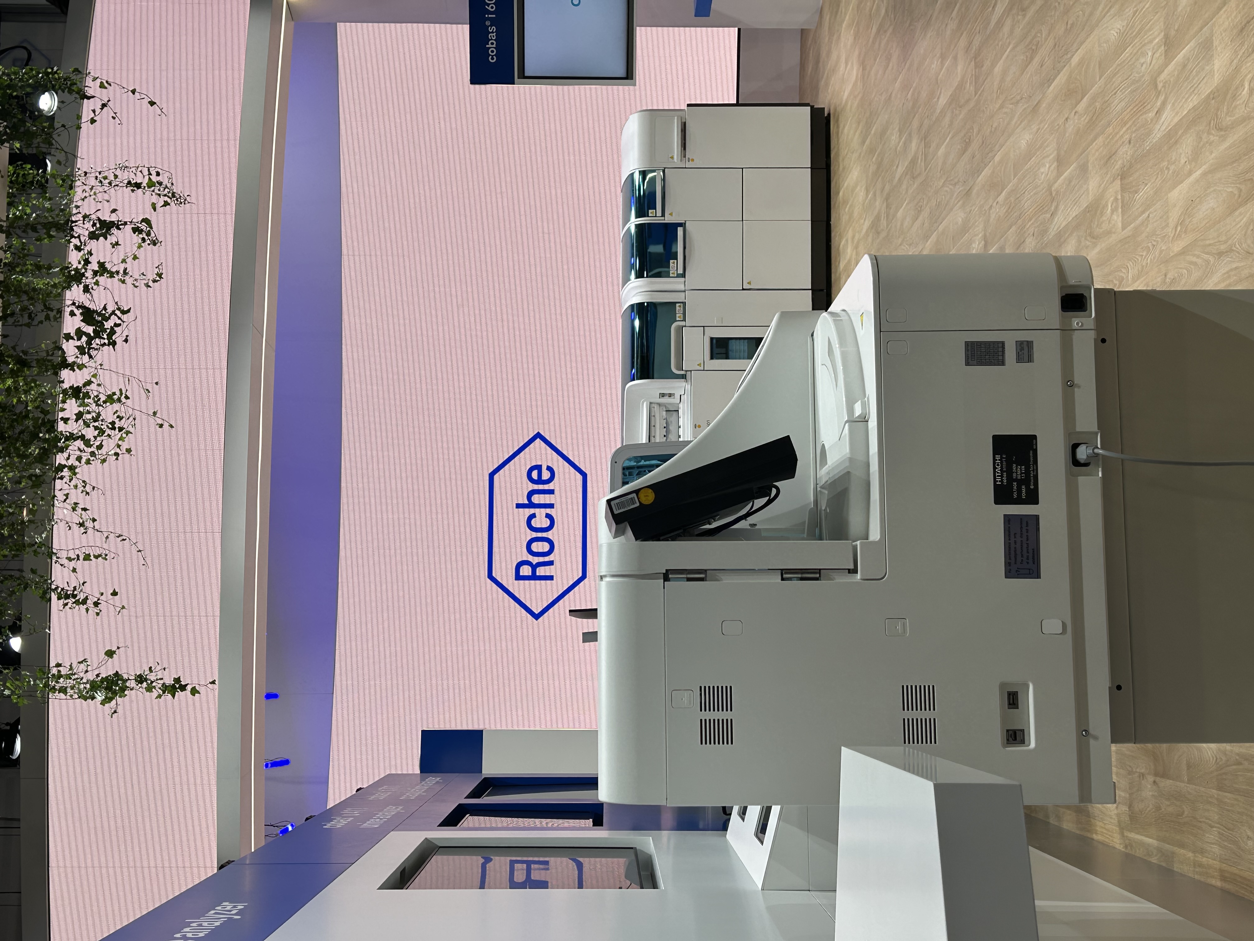 Roche EML 의료 학회 부스